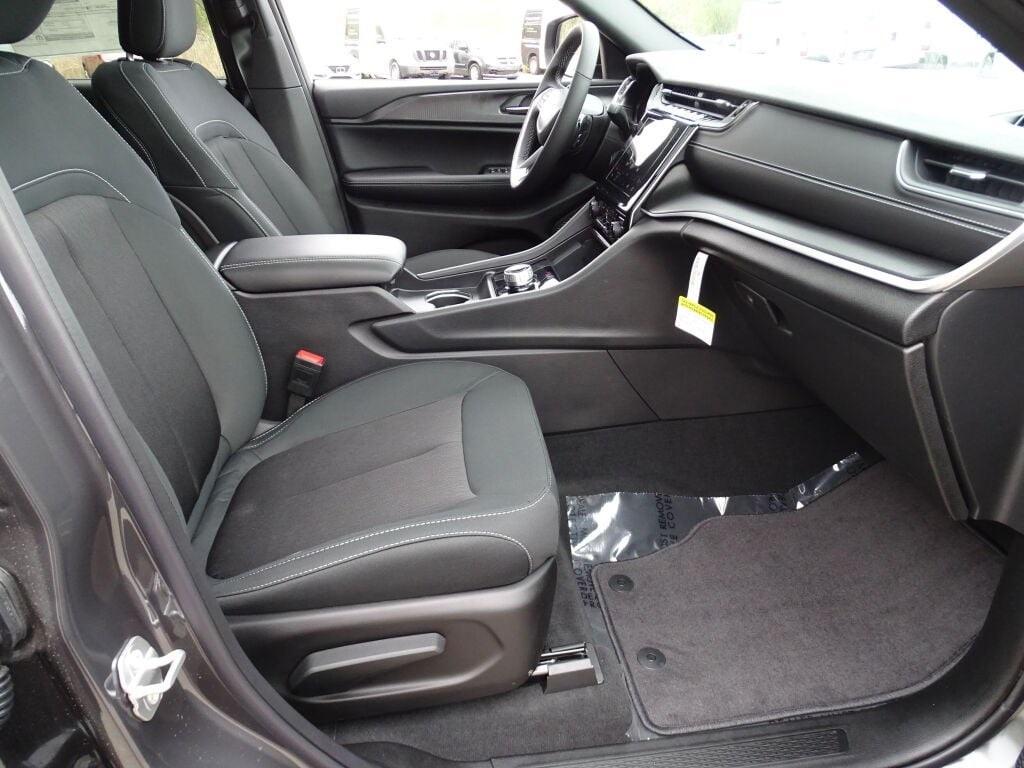new 2025 Jeep Grand Cherokee car, priced at $43,970