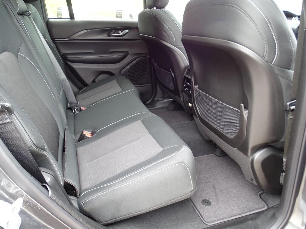 new 2025 Jeep Grand Cherokee car, priced at $43,970