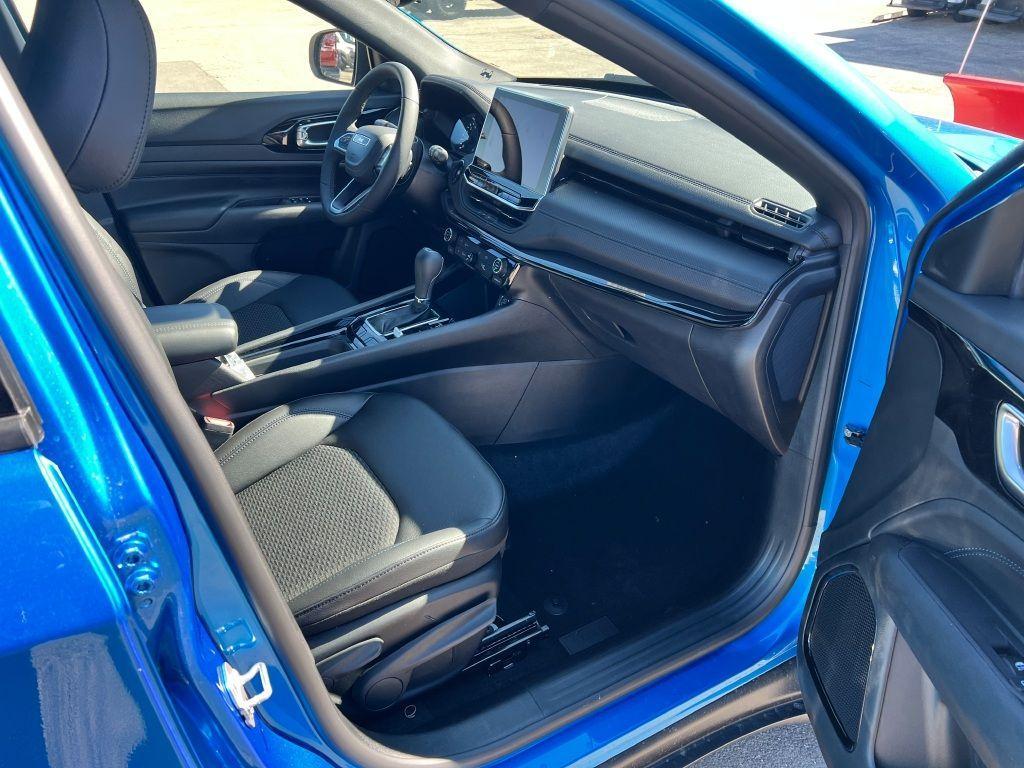 new 2025 Jeep Compass car, priced at $32,355