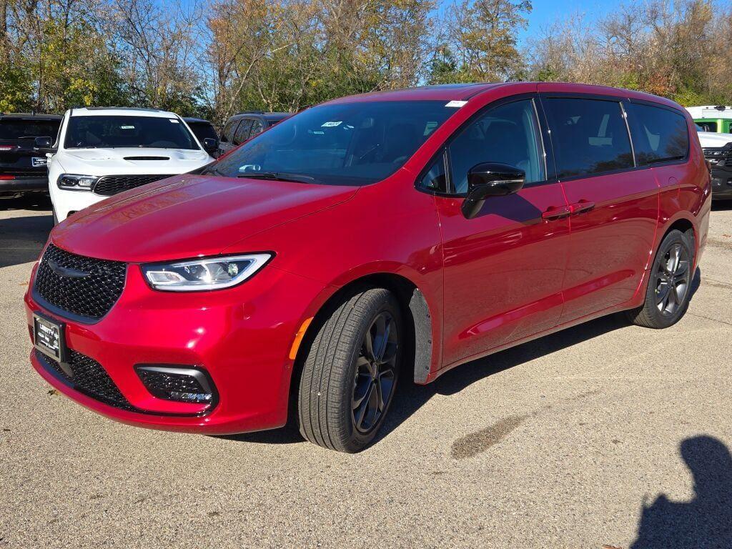 new 2026 Chrysler Pacifica car, priced at $46,155