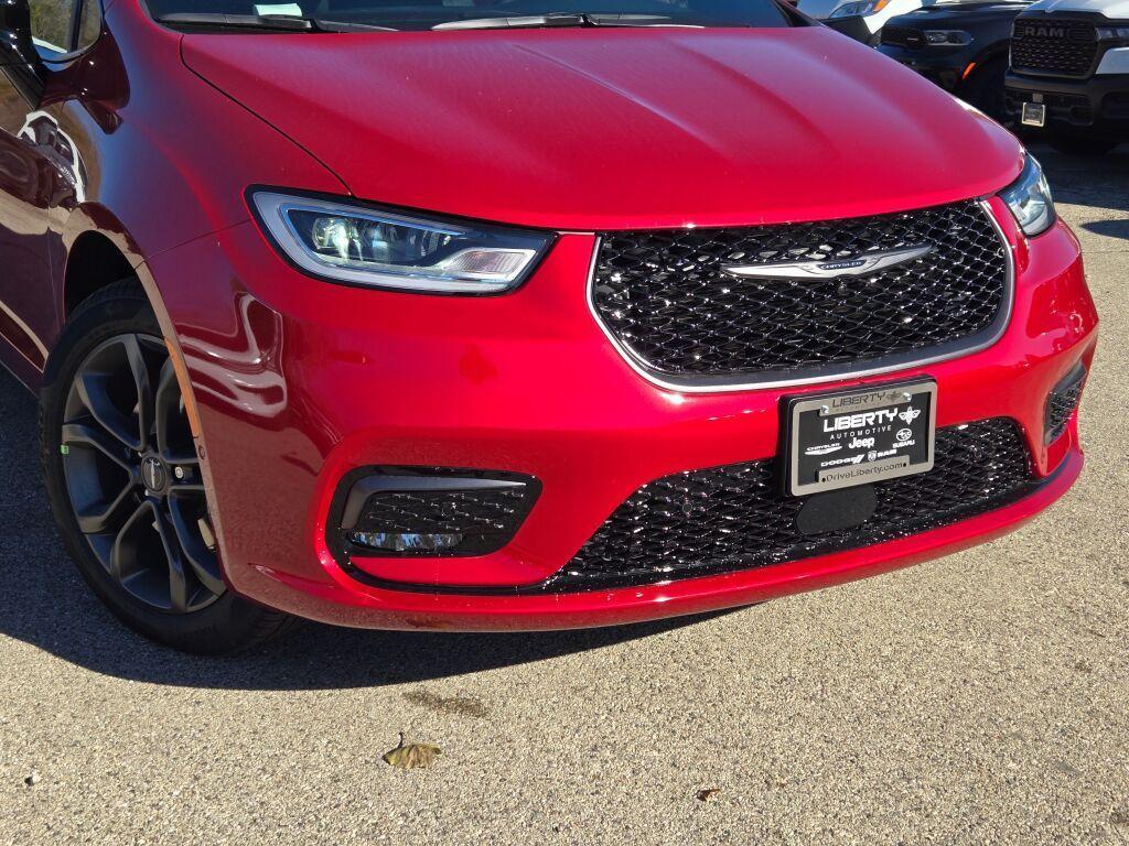 new 2026 Chrysler Pacifica car, priced at $46,155