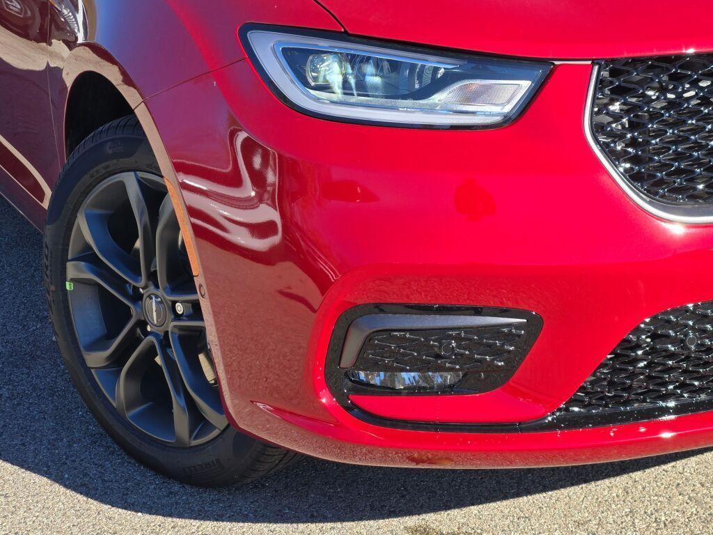 new 2026 Chrysler Pacifica car, priced at $46,155