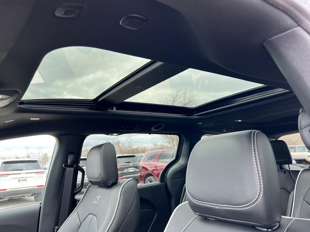 new 2025 Chrysler Pacifica car, priced at $53,215
