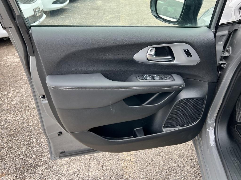new 2025 Chrysler Pacifica car, priced at $53,215