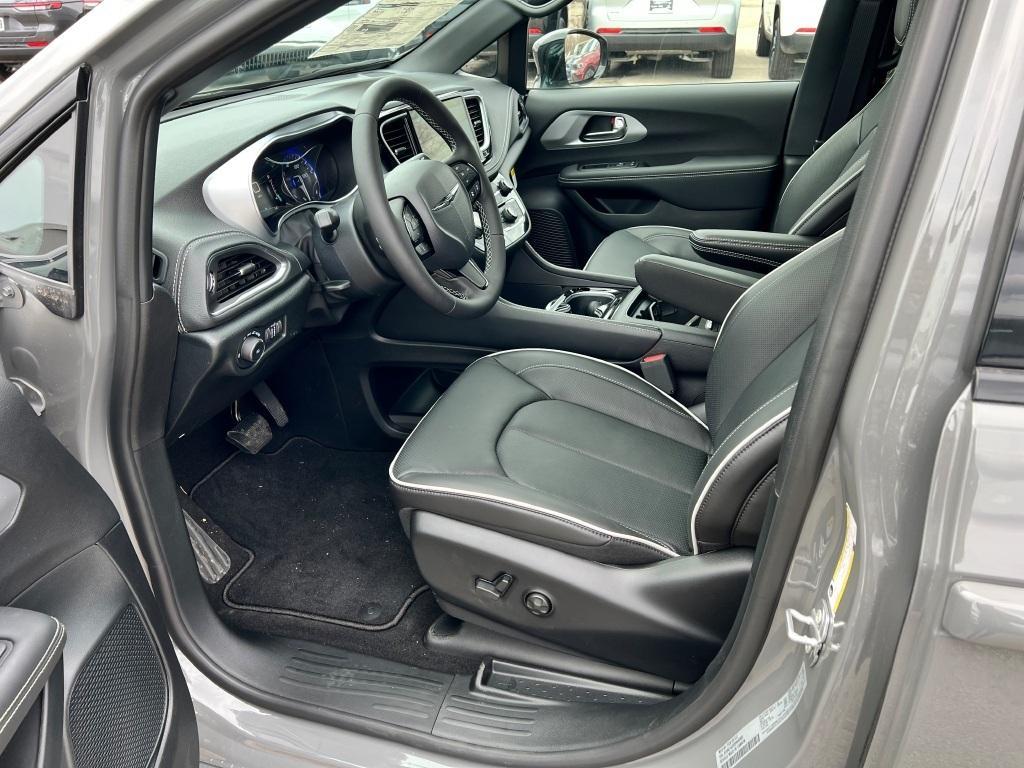 new 2025 Chrysler Pacifica car, priced at $53,215