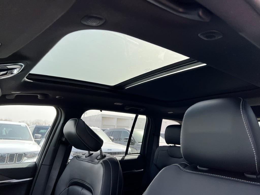 new 2025 Jeep Grand Cherokee car, priced at $57,235
