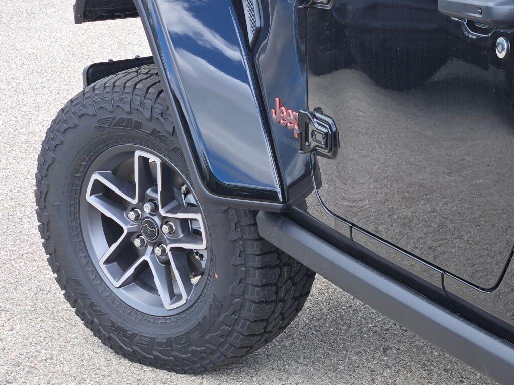 new 2025 Jeep Gladiator car, priced at $54,495