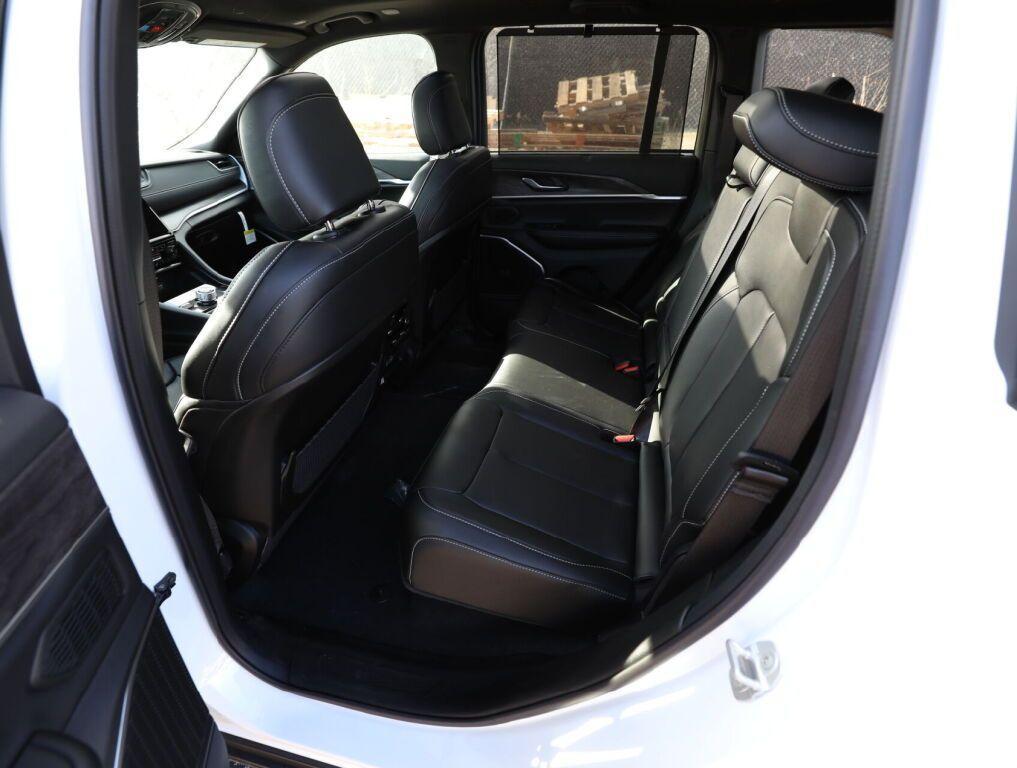 new 2025 Jeep Grand Cherokee car, priced at $48,140