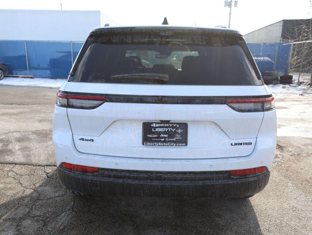 new 2025 Jeep Grand Cherokee car, priced at $48,140