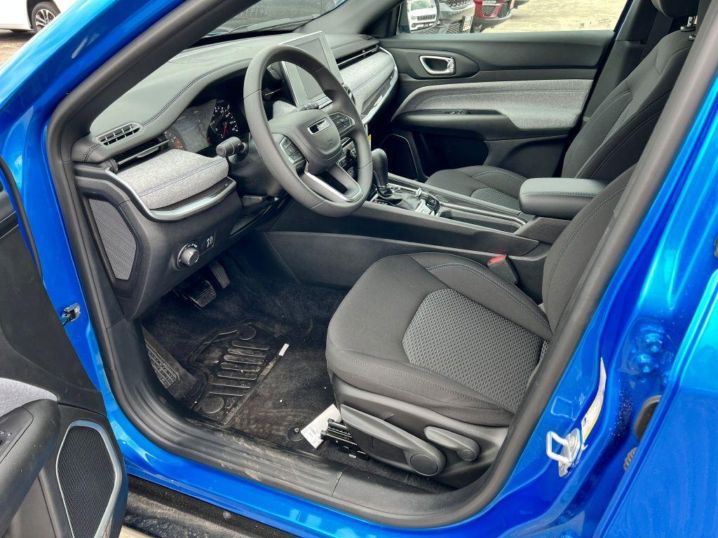 new 2025 Jeep Compass car, priced at $28,190