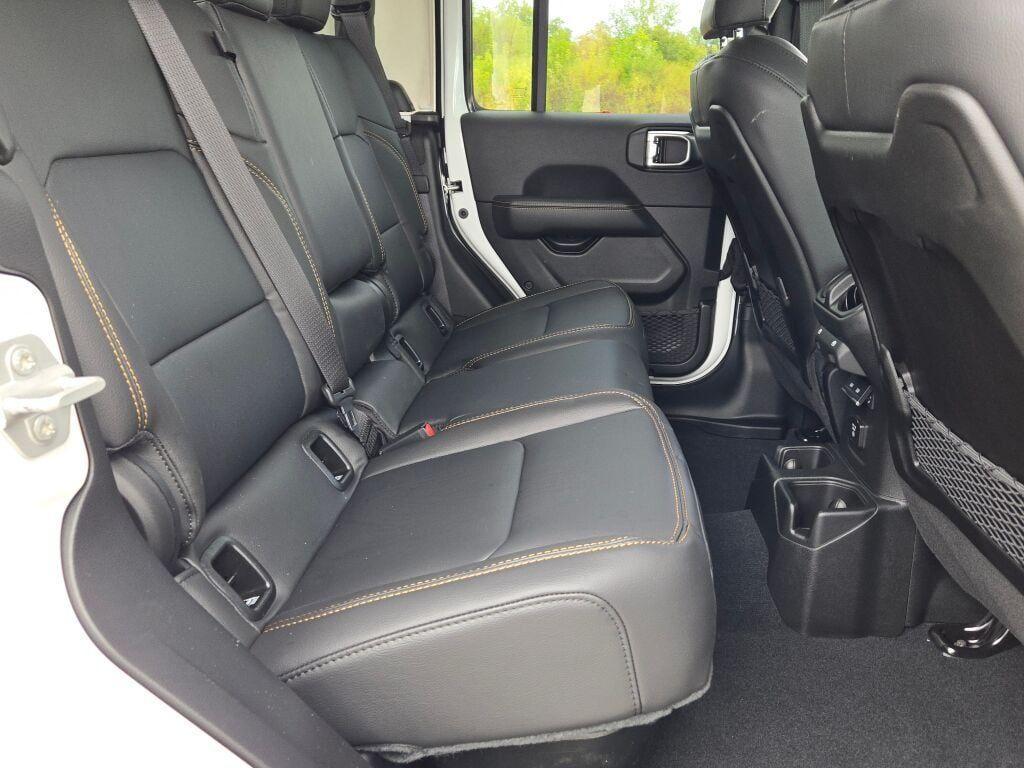 new 2025 Jeep Gladiator car, priced at $55,190