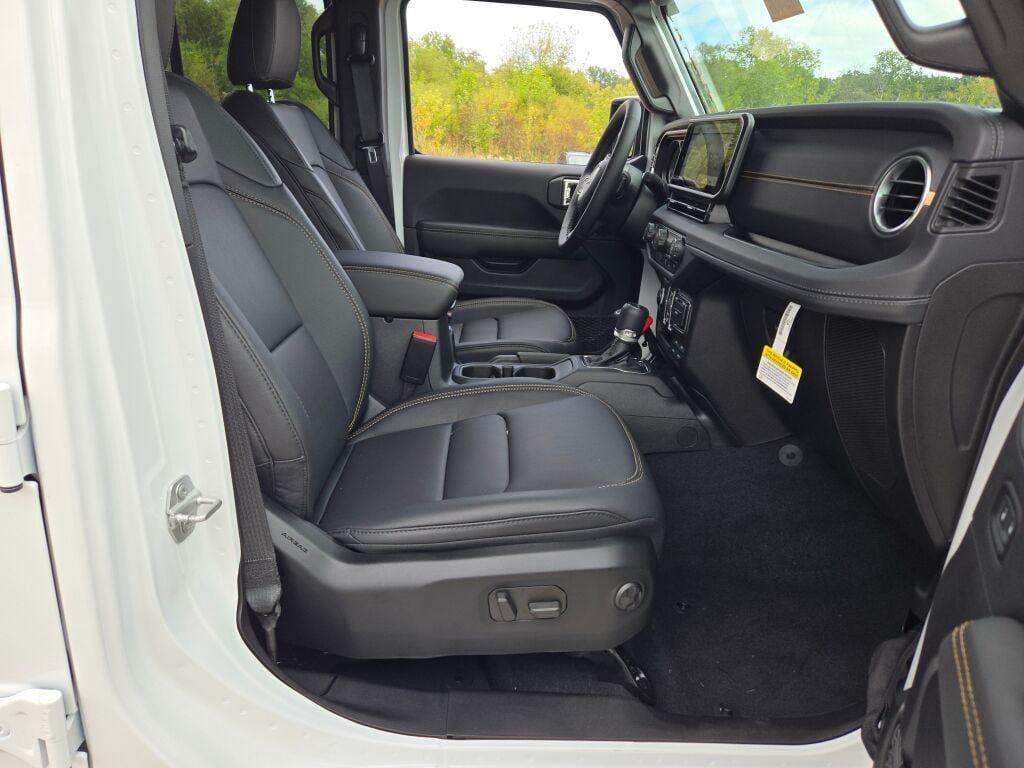 new 2025 Jeep Gladiator car, priced at $55,190