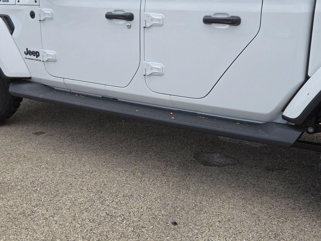 new 2025 Jeep Gladiator car, priced at $55,190