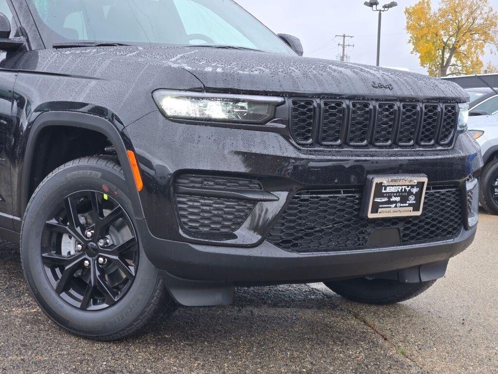 new 2025 Jeep Grand Cherokee car, priced at $41,745