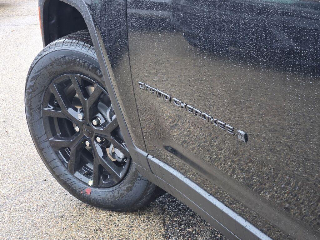 new 2025 Jeep Grand Cherokee car, priced at $41,745
