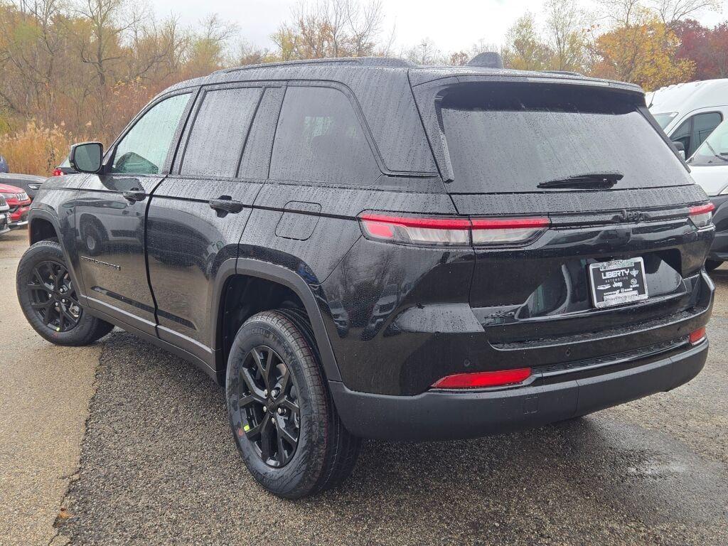 new 2025 Jeep Grand Cherokee car, priced at $41,745