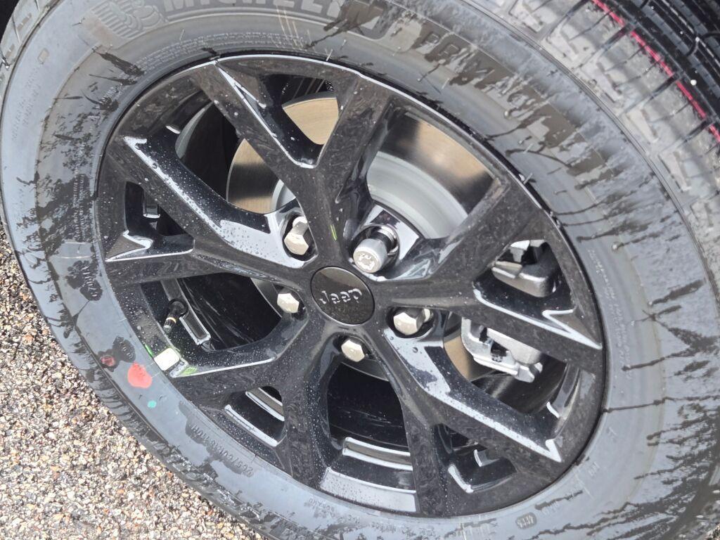 new 2025 Jeep Grand Cherokee car, priced at $41,745