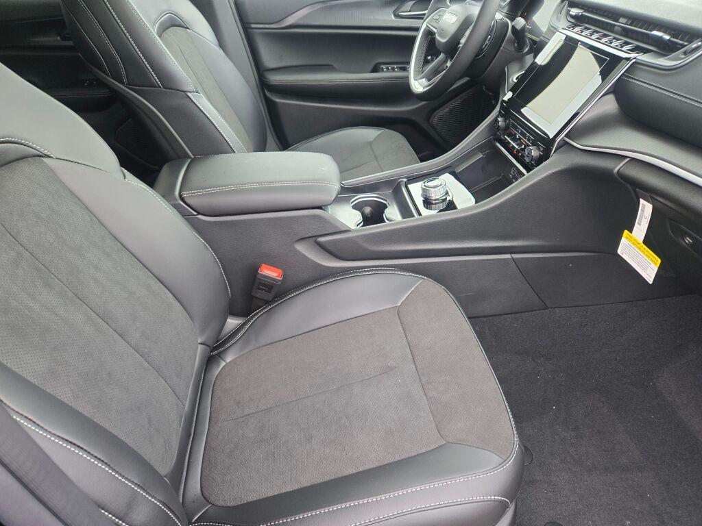 new 2025 Jeep Grand Cherokee car, priced at $41,745