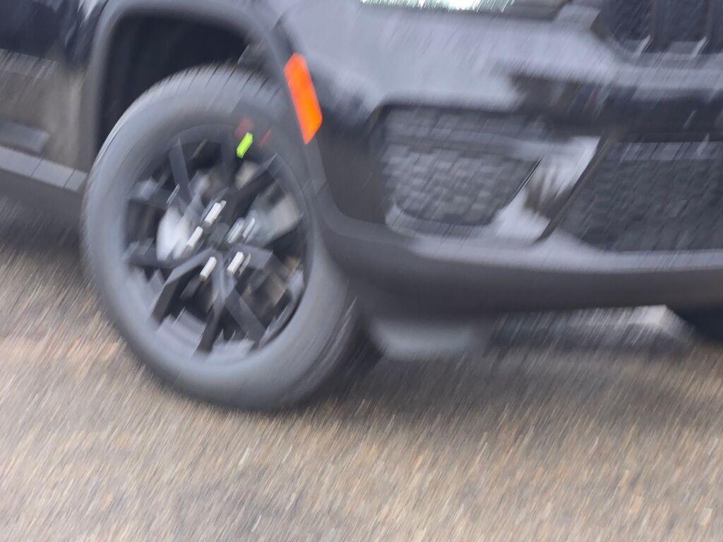 new 2025 Jeep Grand Cherokee car, priced at $41,745