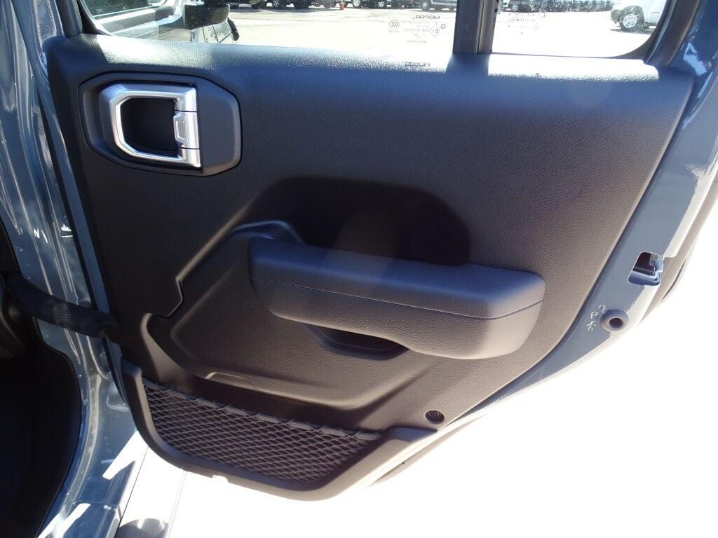 new 2025 Jeep Wrangler car