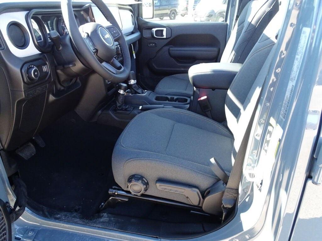 new 2025 Jeep Wrangler car