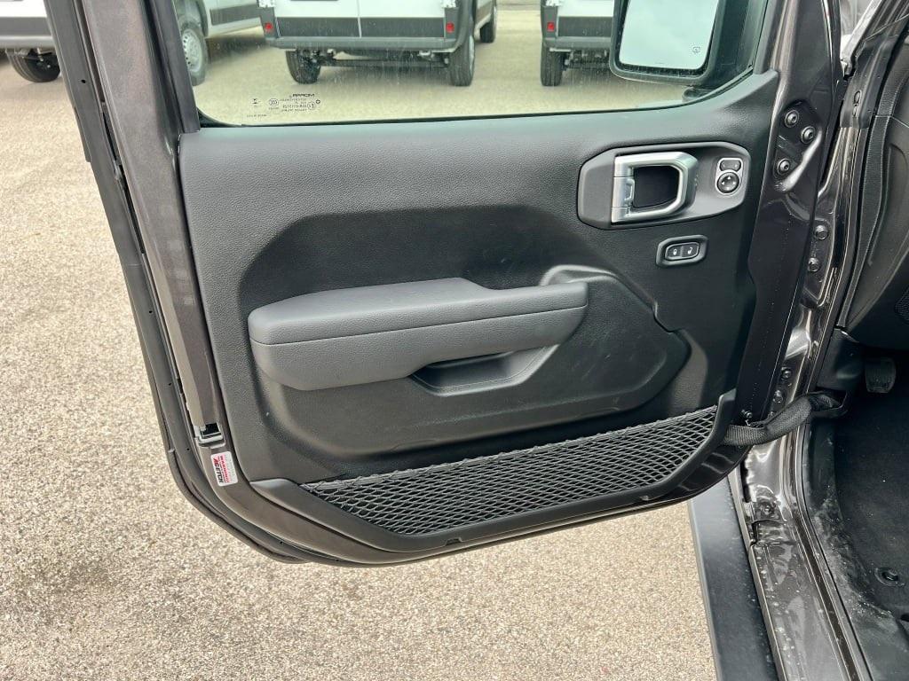 new 2025 Jeep Wrangler car, priced at $50,620