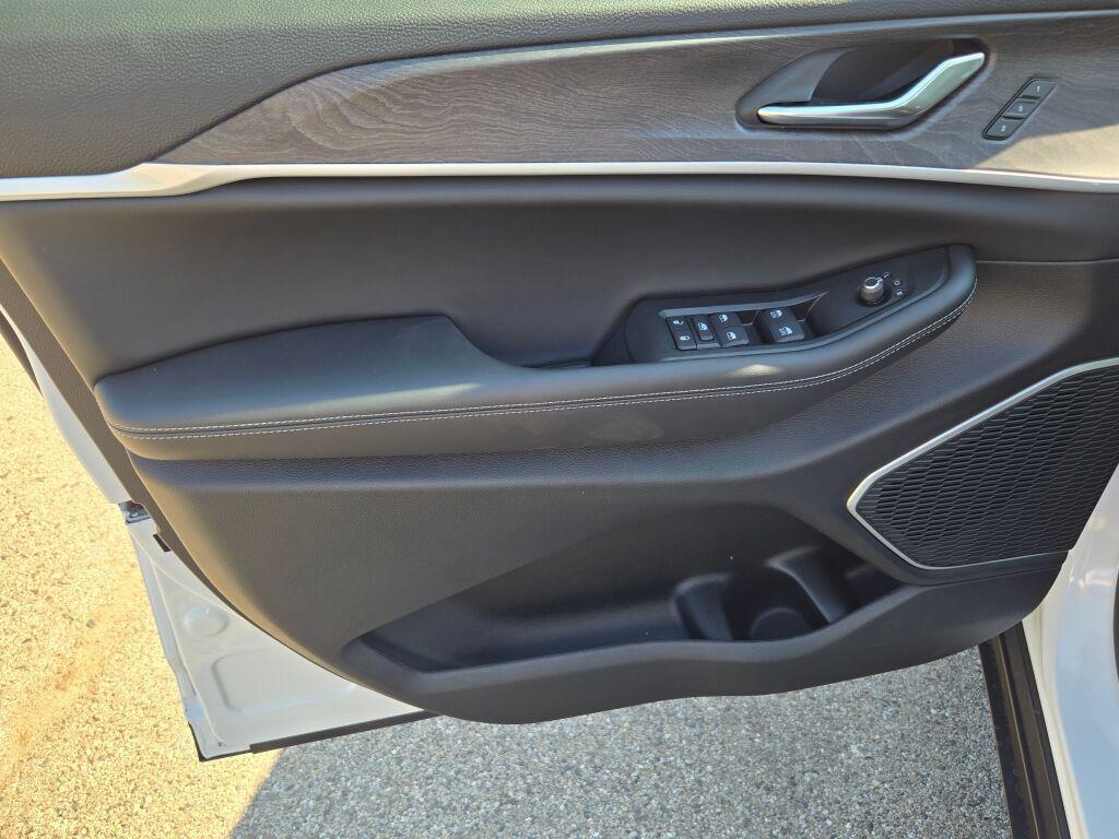 new 2025 Jeep Grand Cherokee L car, priced at $50,000