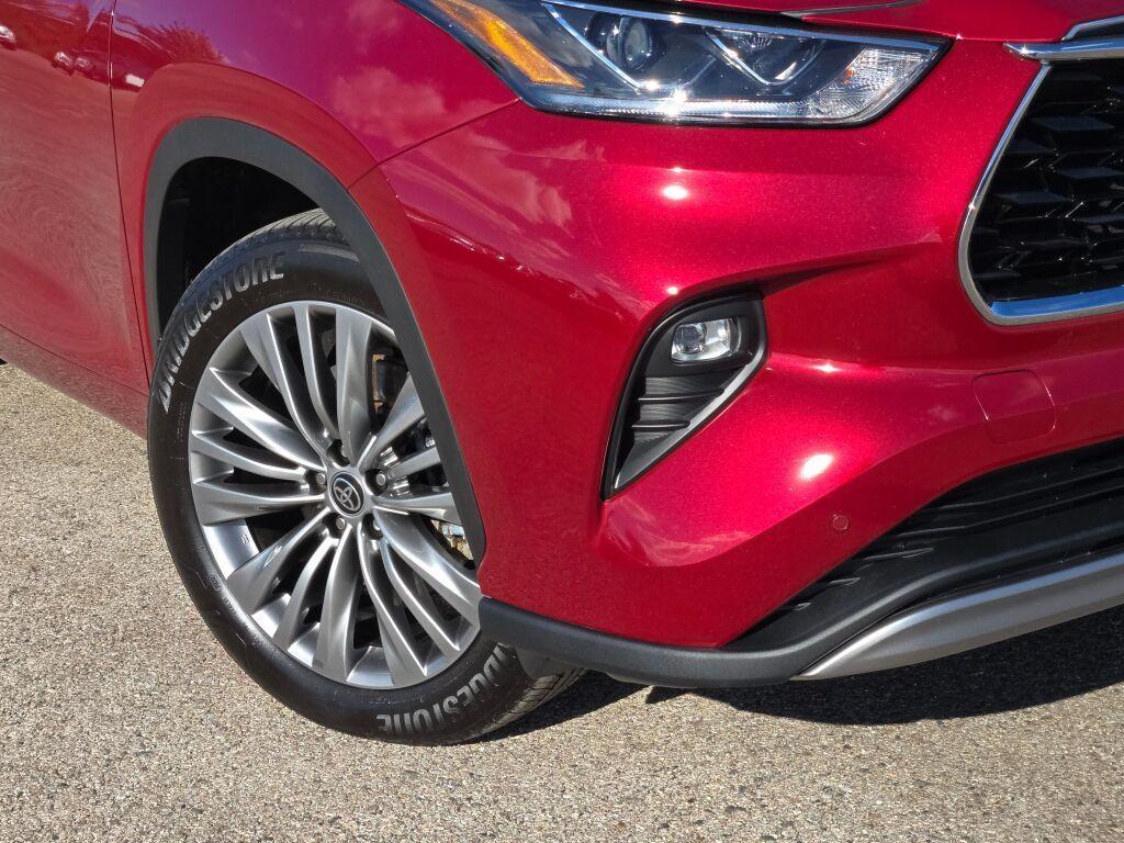 used 2020 Toyota Highlander car, priced at $40,949