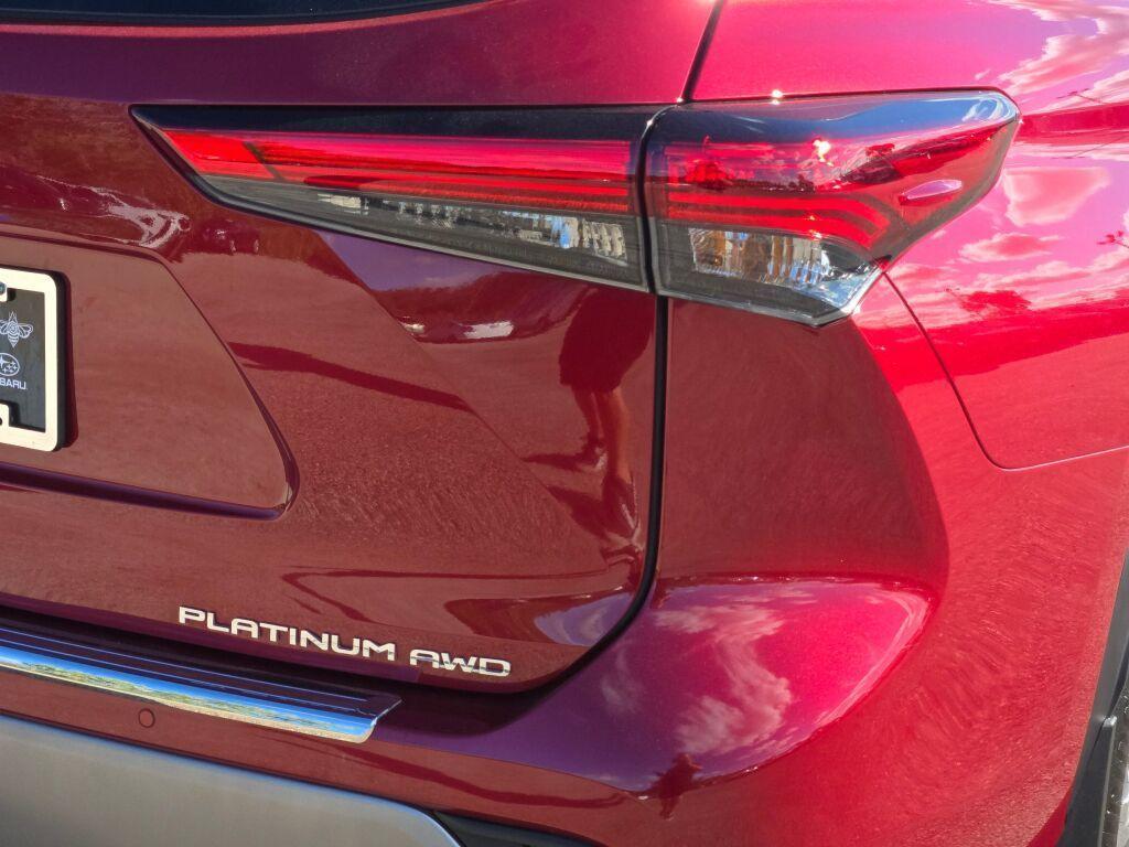used 2020 Toyota Highlander car, priced at $40,949