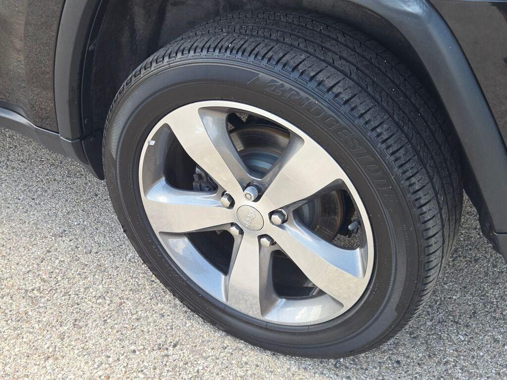 used 2015 Jeep Grand Cherokee car, priced at $12,978
