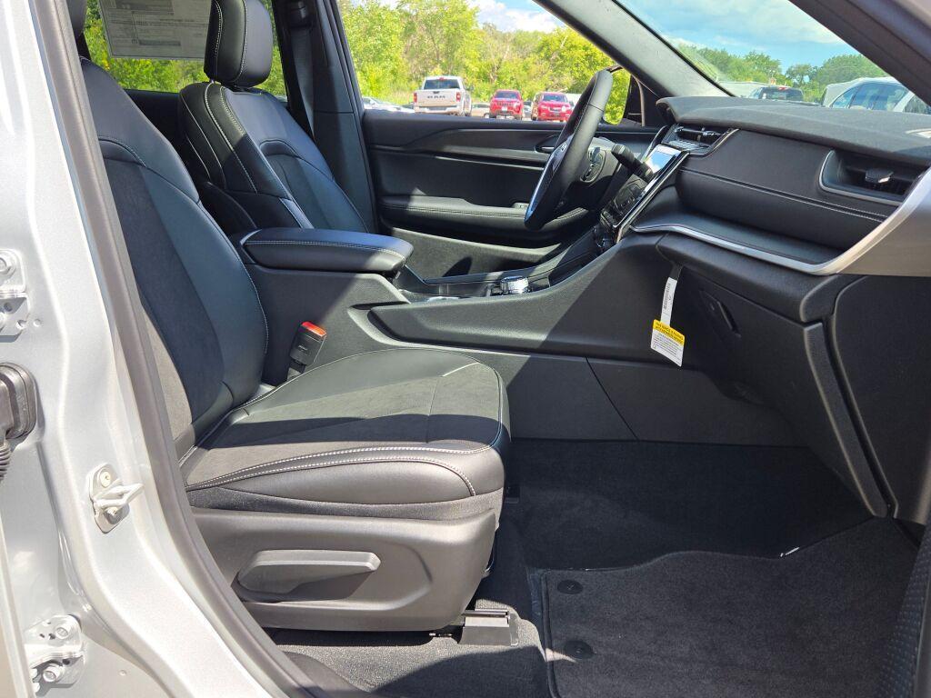 new 2025 Jeep Grand Cherokee car, priced at $36,665