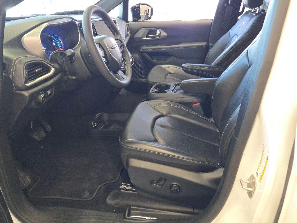used 2024 Chrysler Pacifica Hybrid car, priced at $43,000