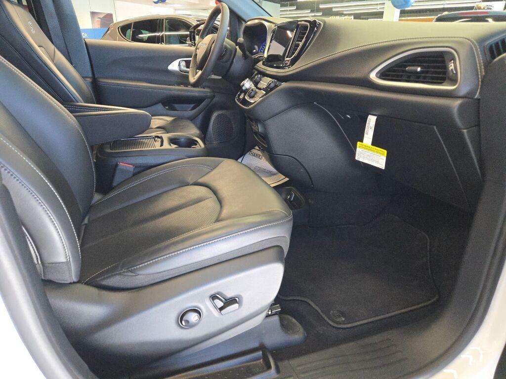 used 2024 Chrysler Pacifica Hybrid car, priced at $43,000