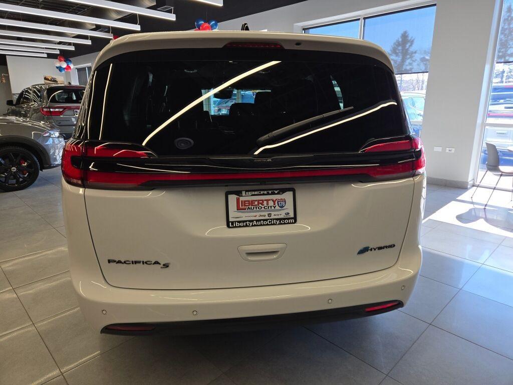 new 2024 Chrysler Pacifica Hybrid car, priced at $58,850