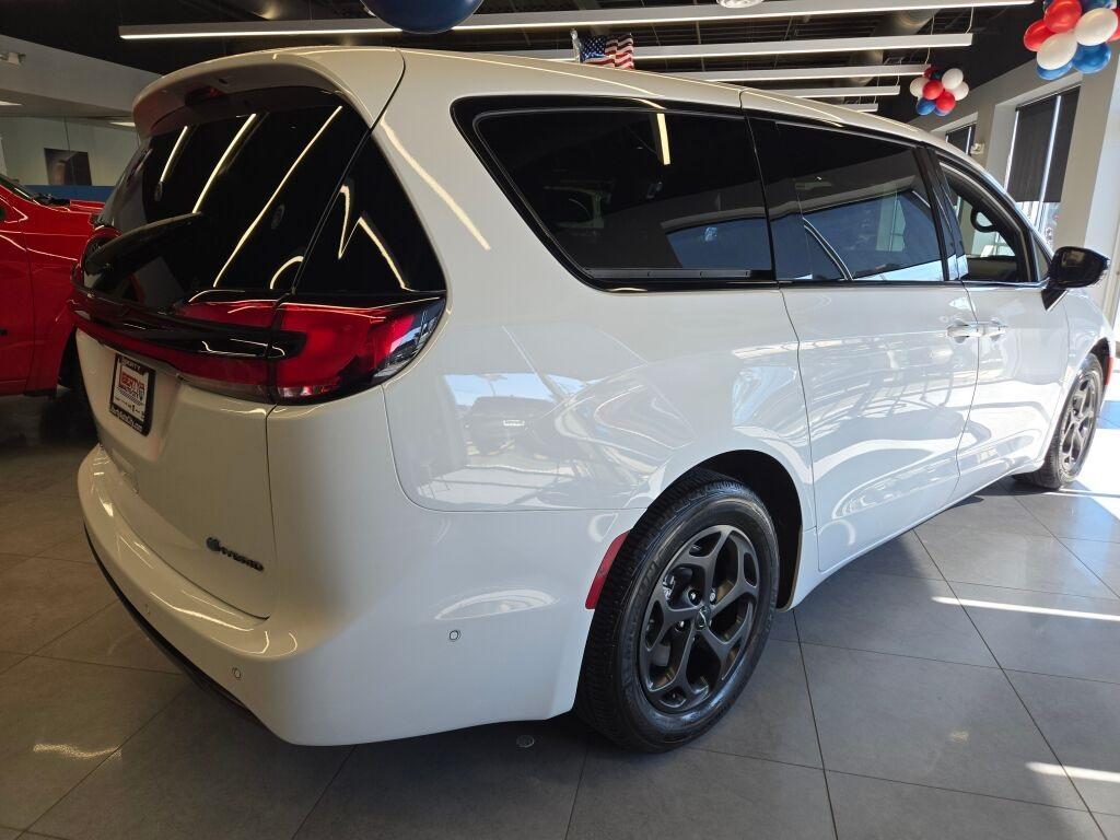 new 2024 Chrysler Pacifica Hybrid car, priced at $58,850