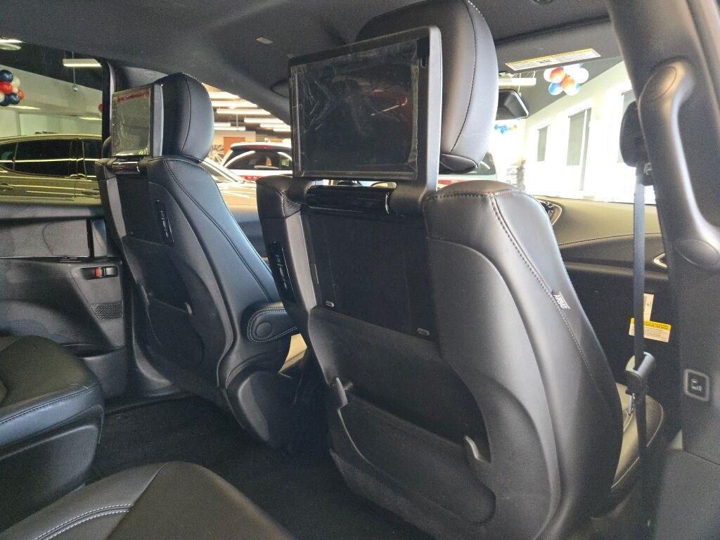 new 2024 Chrysler Pacifica Hybrid car, priced at $58,850
