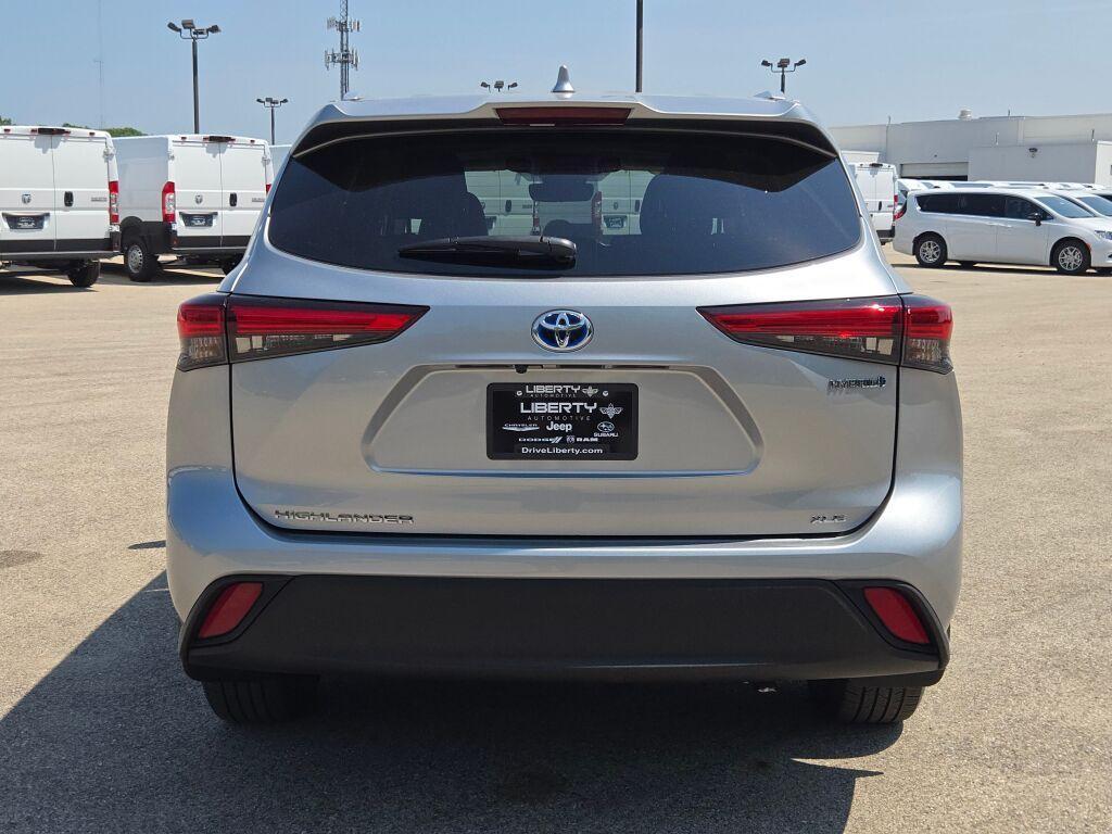 used 2022 Toyota Highlander Hybrid car, priced at $43,853