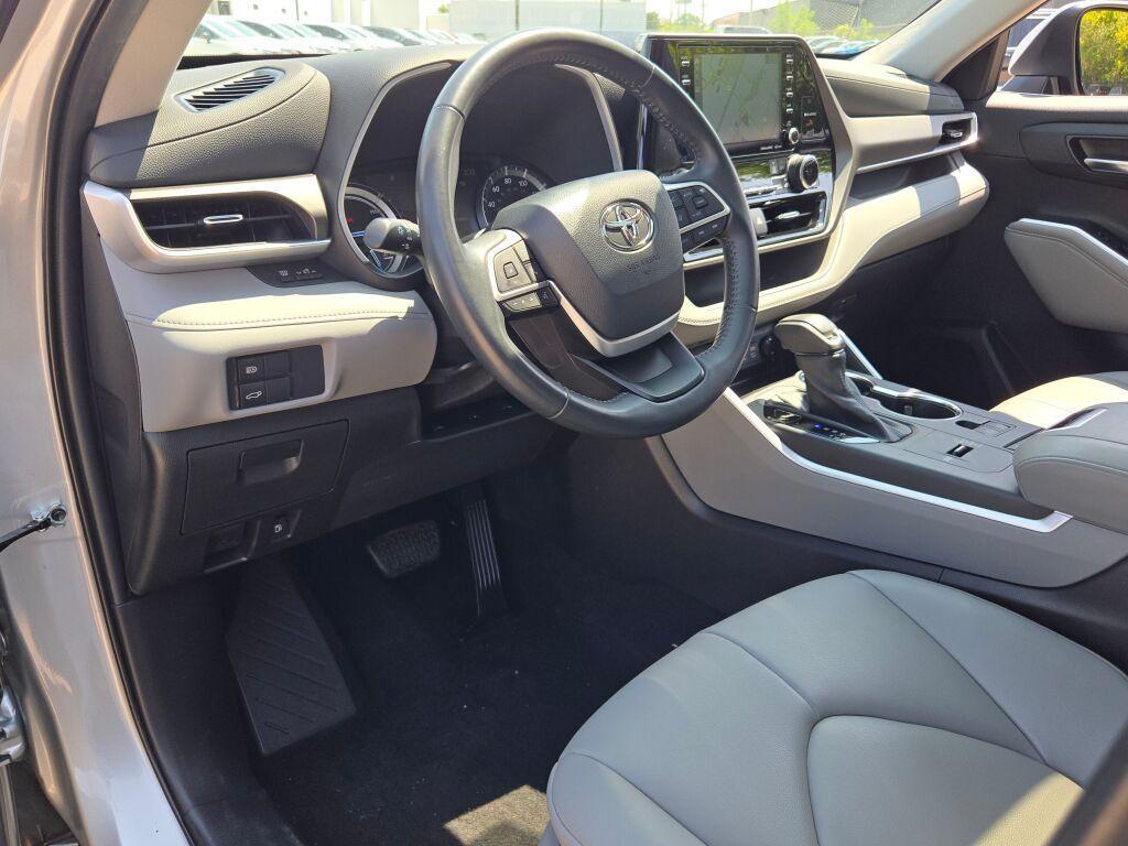 used 2022 Toyota Highlander Hybrid car, priced at $43,853