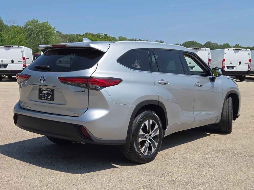 used 2022 Toyota Highlander Hybrid car, priced at $43,853