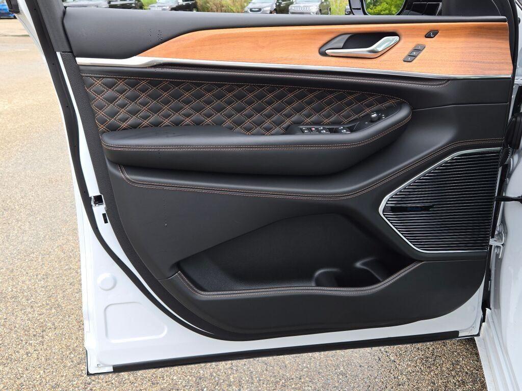 new 2025 Jeep Grand Cherokee car, priced at $57,536