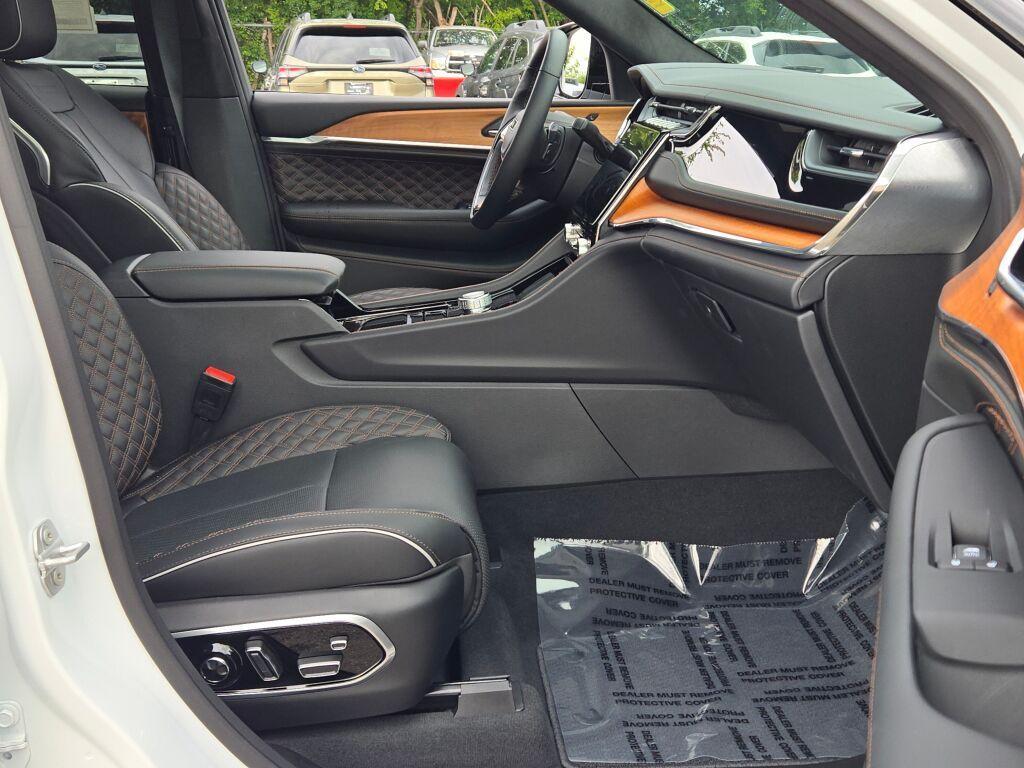 new 2025 Jeep Grand Cherokee car, priced at $57,536