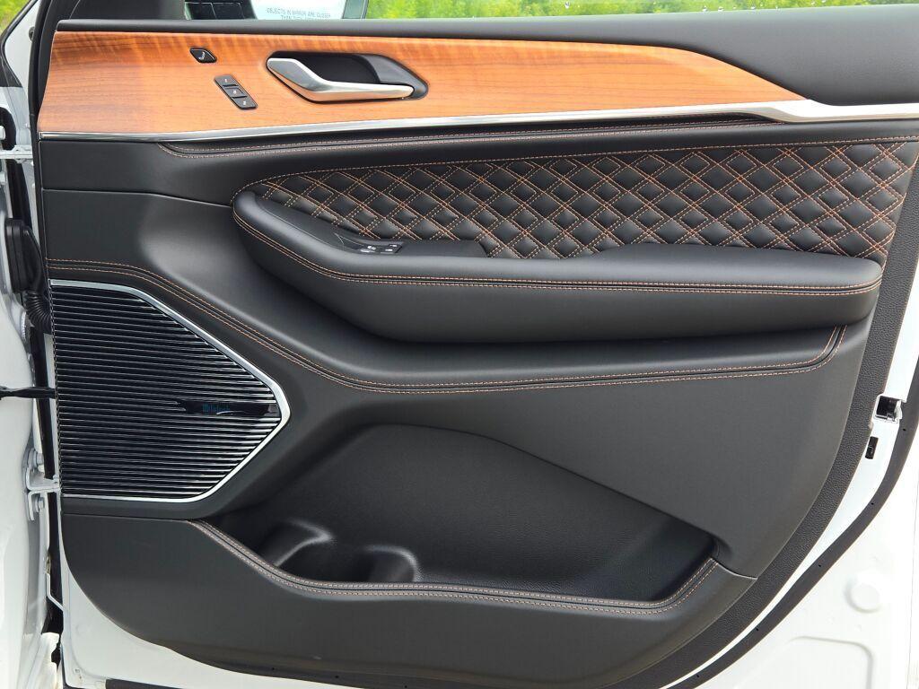 new 2025 Jeep Grand Cherokee car, priced at $57,536