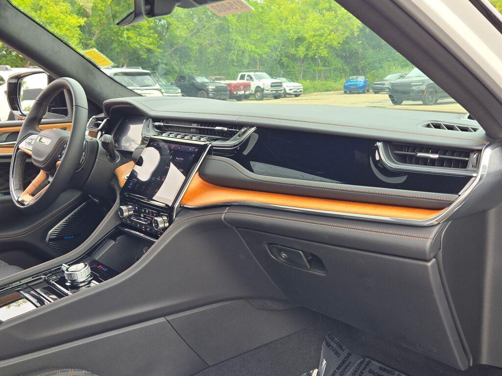 new 2025 Jeep Grand Cherokee car, priced at $57,536