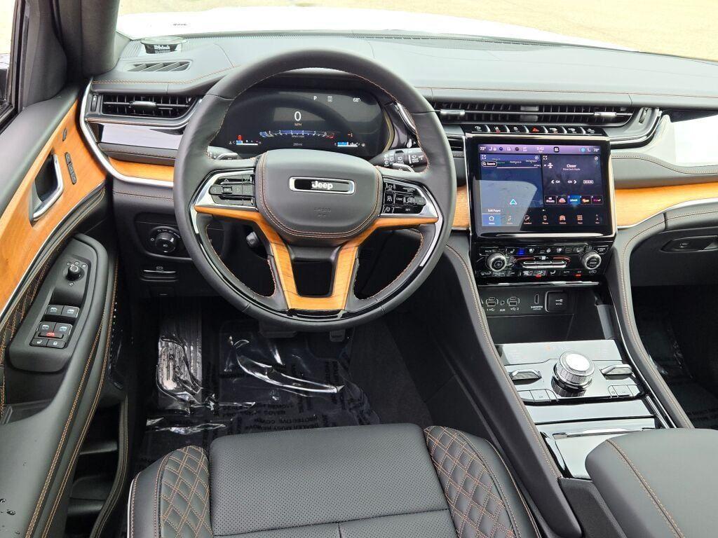 new 2025 Jeep Grand Cherokee car, priced at $57,536