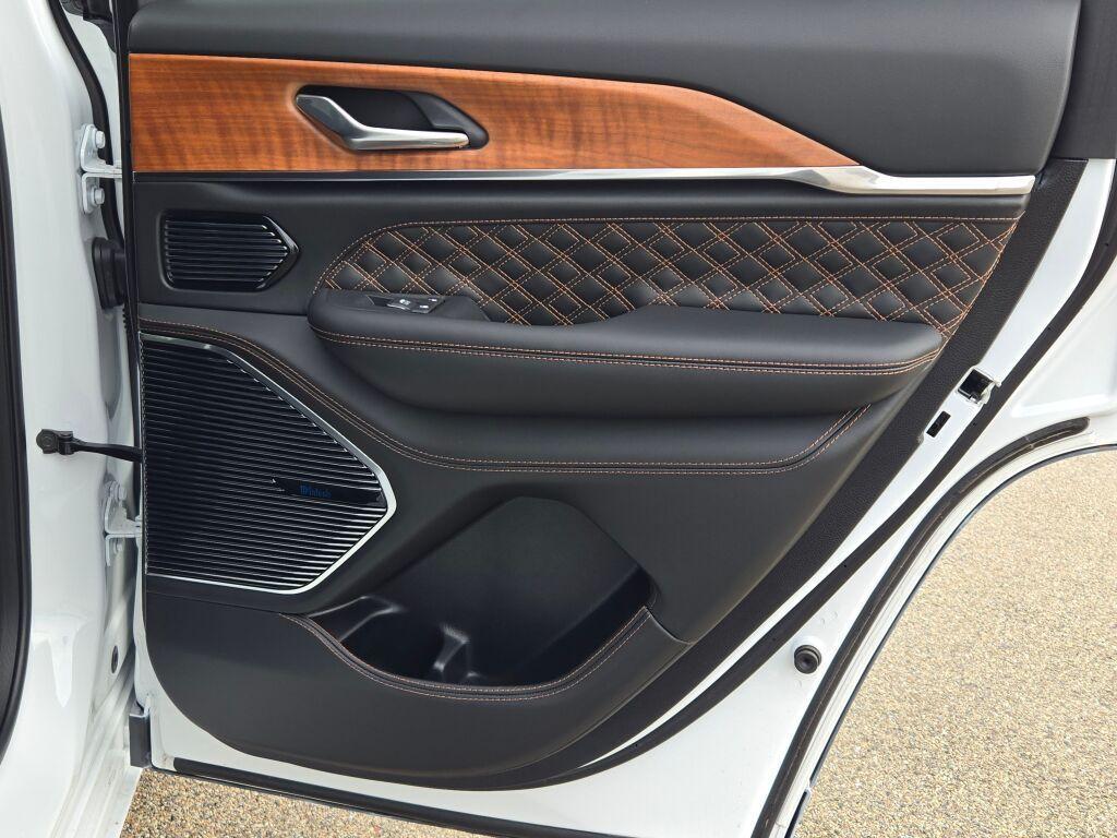 new 2025 Jeep Grand Cherokee car, priced at $57,536