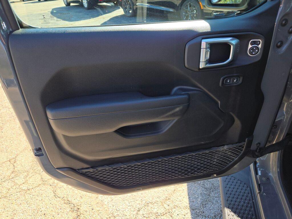 used 2022 Jeep Gladiator car, priced at $32,553