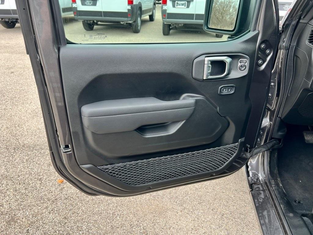 new 2025 Jeep Wrangler car, priced at $51,560