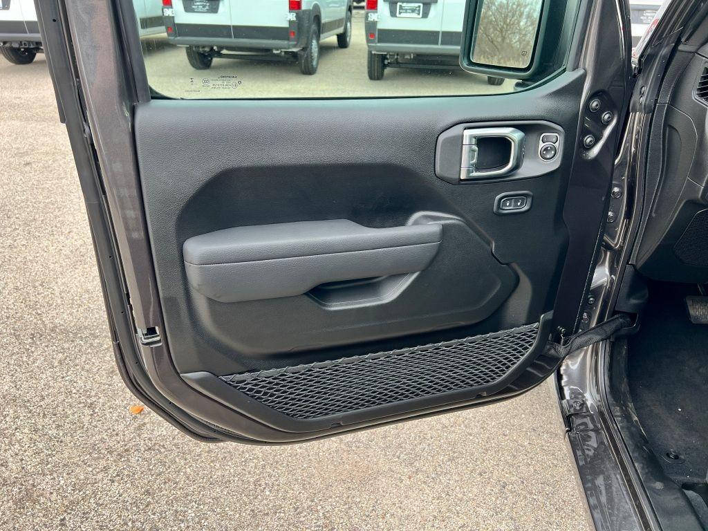 new 2025 Jeep Wrangler car, priced at $51,560