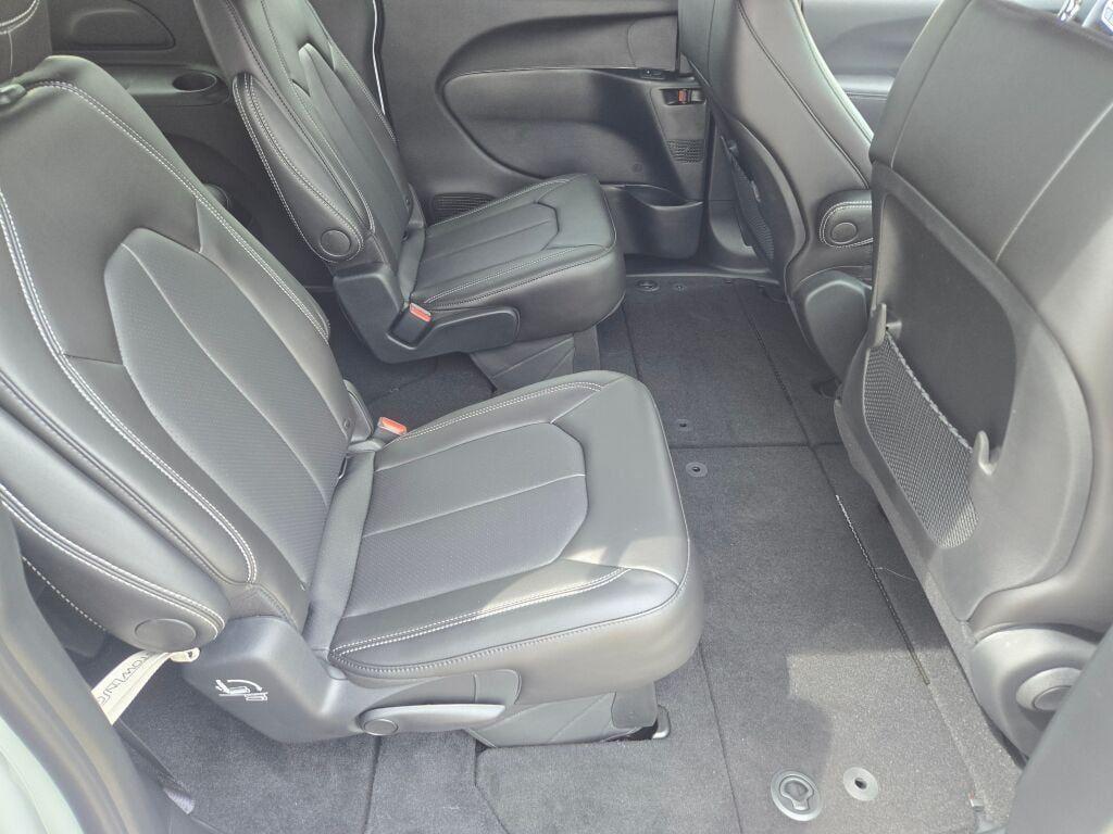 new 2025 Chrysler Pacifica car