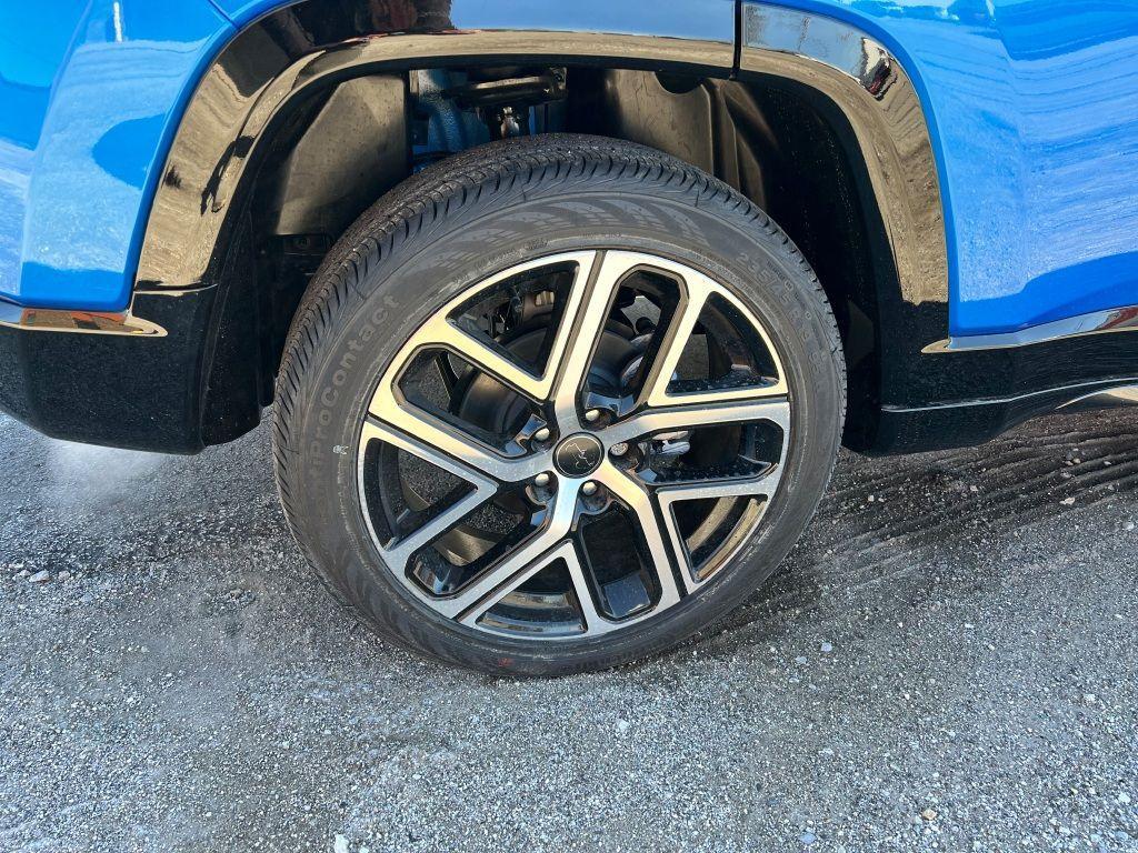 new 2025 Jeep Compass car, priced at $41,385